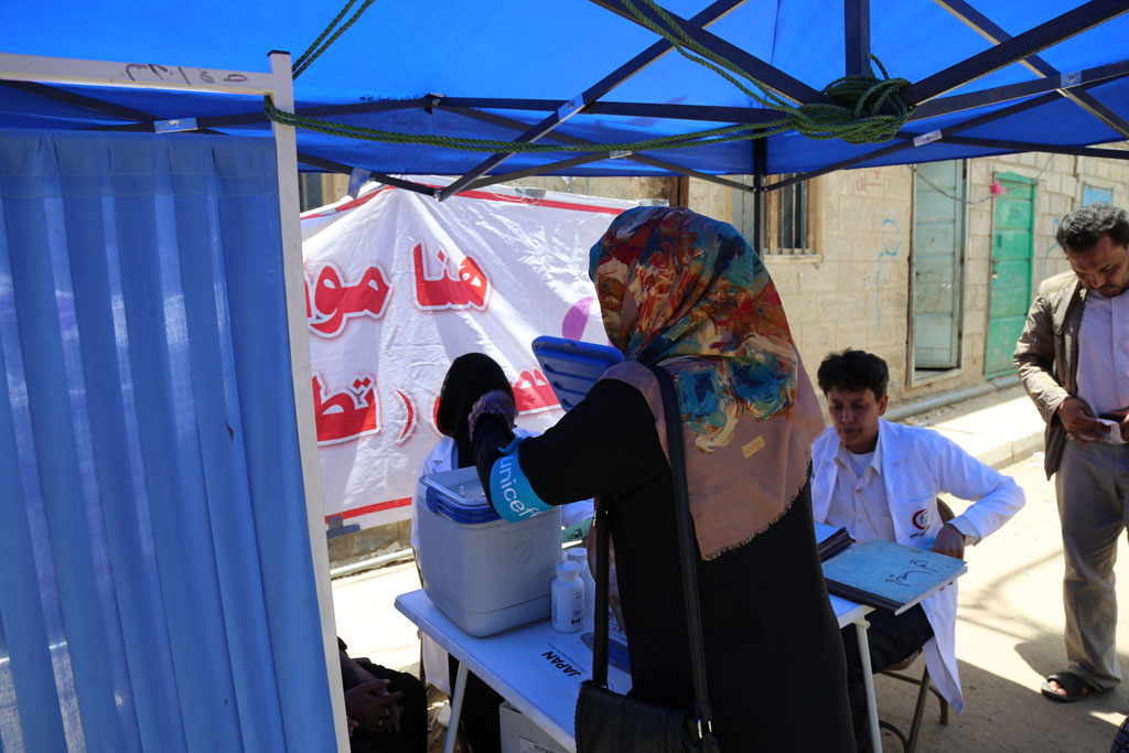 UNICEF atiende a miles de mujeres y niños en Yemen con clínicas móviles