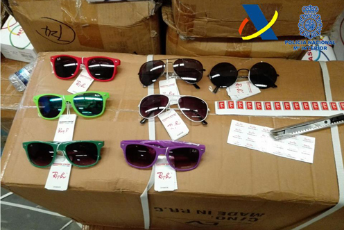 Aprehendidas en Madrid más de 245.000 gafas falsificadas de una conocida marca procedentes de Asia