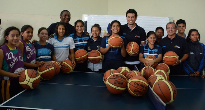 Baloncesto y microtenis de Santa Elena se fortalecen con nueva implementación