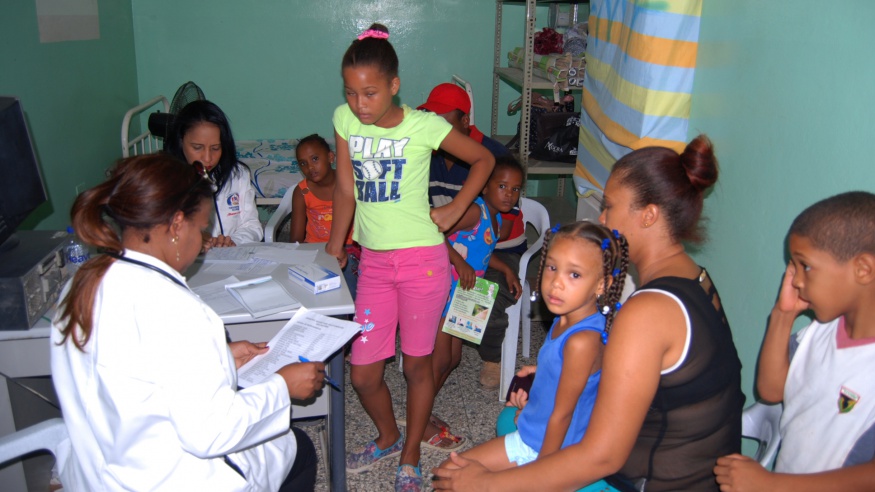 REPÚBLICA DOMINICANA: Afectados por inundaciones en Vicente Noble reciben atenciones médicas