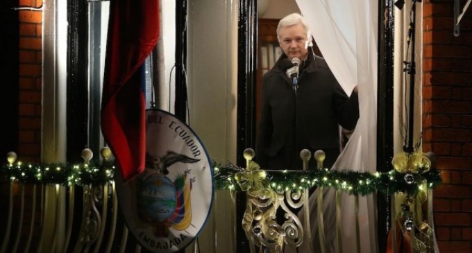 Ecuador ratifica vigencia de asilo concedido a Julian Assange