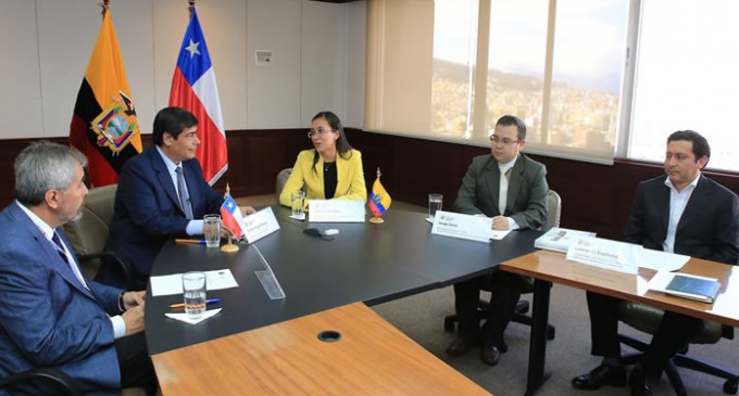 Senplades firma acuerdo con Chile para fortalecer el sistema de información en desastres