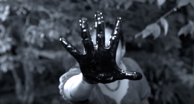 Hoy se estrena ‘Juego Sucio’, película que revela la historia de la contaminación de Chevron en la Amazonía ecuatoriana (VIDEO)