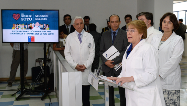 CHILE: Presidenta Bachelet: “Nuestro horizonte es seguir incorporando tratamientos de manera paulatina, aliviando la carga financiera y la angustia de las familias”