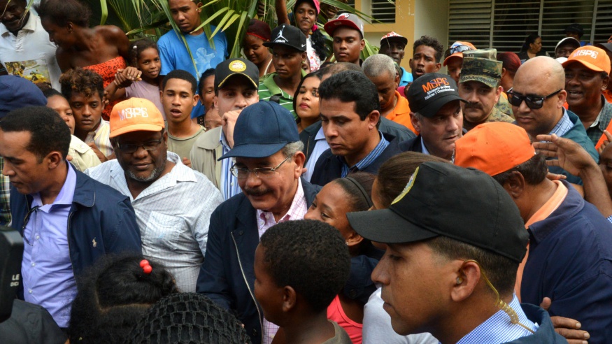 REPÚBLICA DOMINICANA: Danilo Medina va en auxilio de Vicente Noble, Jaquimeyes y Peñón; afectados por Matthew