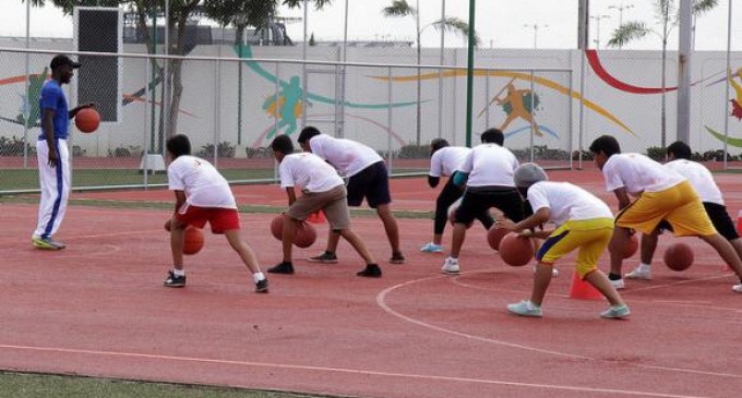 7.000 atletas del Azuay son beneficiados con la donación de implementación deportiva