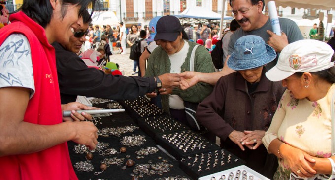 En Quito se desarrolla la feria de emprendimientos en economía popular y solidaria