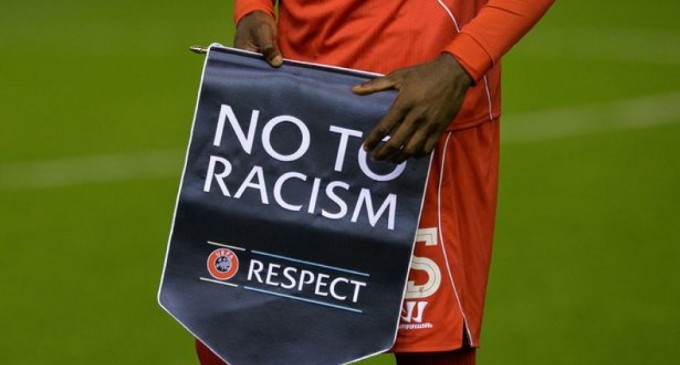 El racismo en el futbol, un tema que requiere un mayor debate