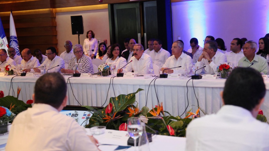 REPÚBLICA DOMINICANA: Danilo Medina participa en encuentro con el Banco Interamericano de Desarrollo (VIDEO)