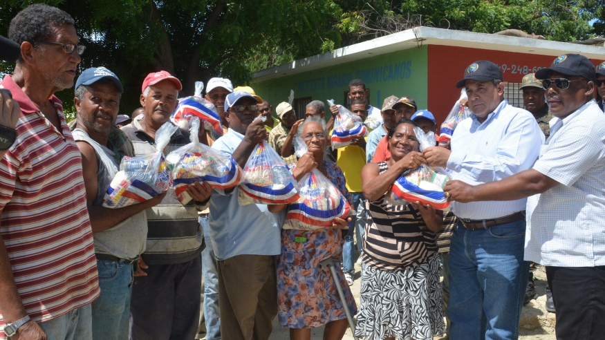 REPÚBLICA DOMINICANA: Parceleros Vicente Noble reciben alimentos; trabajan para rehabilitar plantaciones