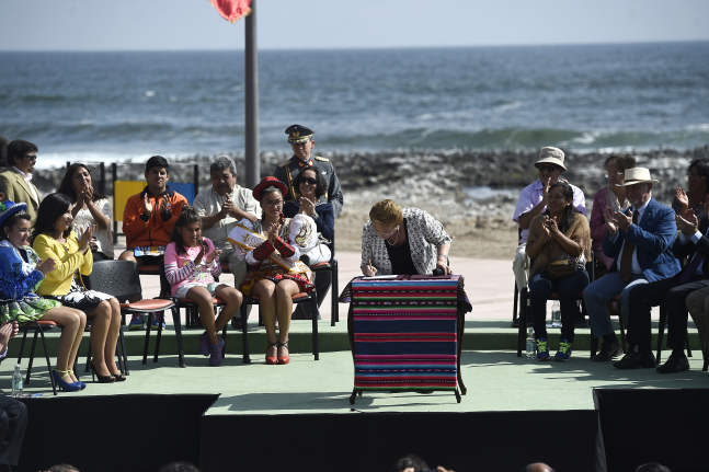 Presidenta Bachelet firma decreto que extiende por tres años el Plan Especial de Desarrollo de Zonas Extremas