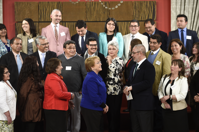 CHILE: Presidenta Bachelet dialoga con profesores mejor calificados de la Carrera Docente
