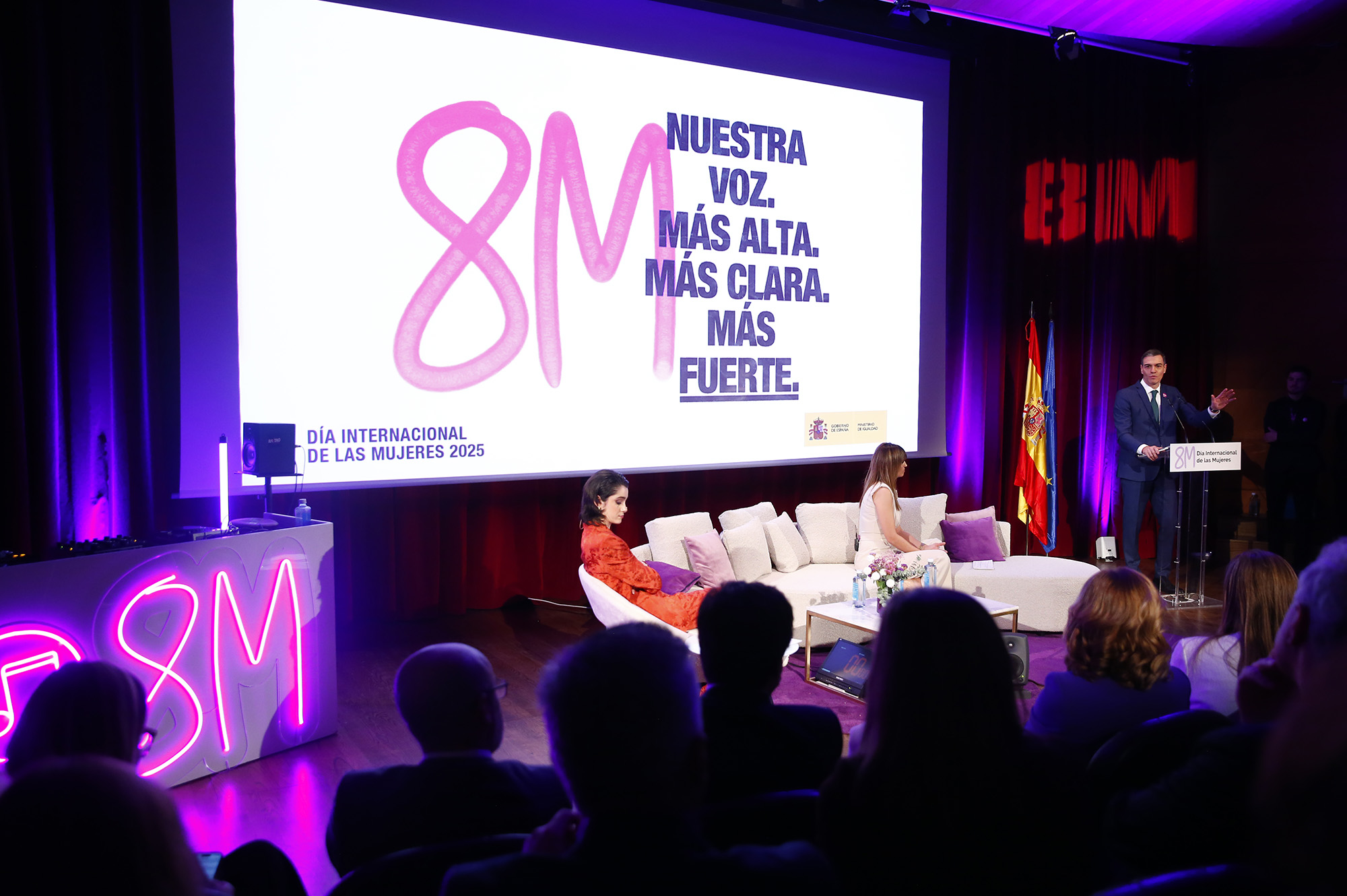 Pedro Sánchez: &quot;No podemos dar ni un paso atrás&quot; en la lucha feminista, &quot;frente a quienes quieren retrasar el reloj de la historia&quot;