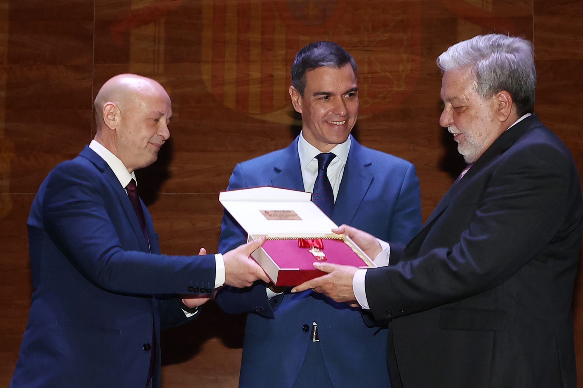Pedro Sánchez elogia la &quot;vocación de servidor público&quot; de Francisco Toscano Sánchez, &quot;historia del municipalismo&quot;