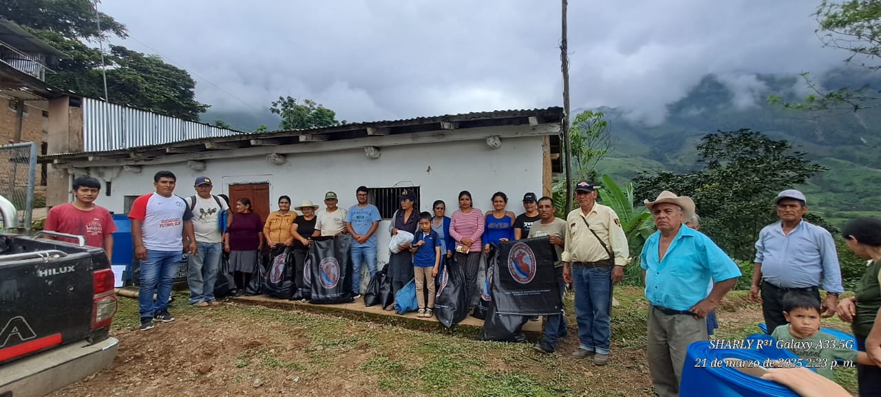 Municipalidad de Canchaque entrega ayuda humanitaria a Huamala Alto, Huamala Bajo y Papayal Alto por a la emergencia