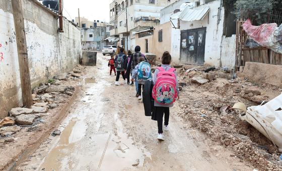 Escuelas de UNRWA, hambre en Gaza, indígenas en Guatemala... Las noticias del jueves